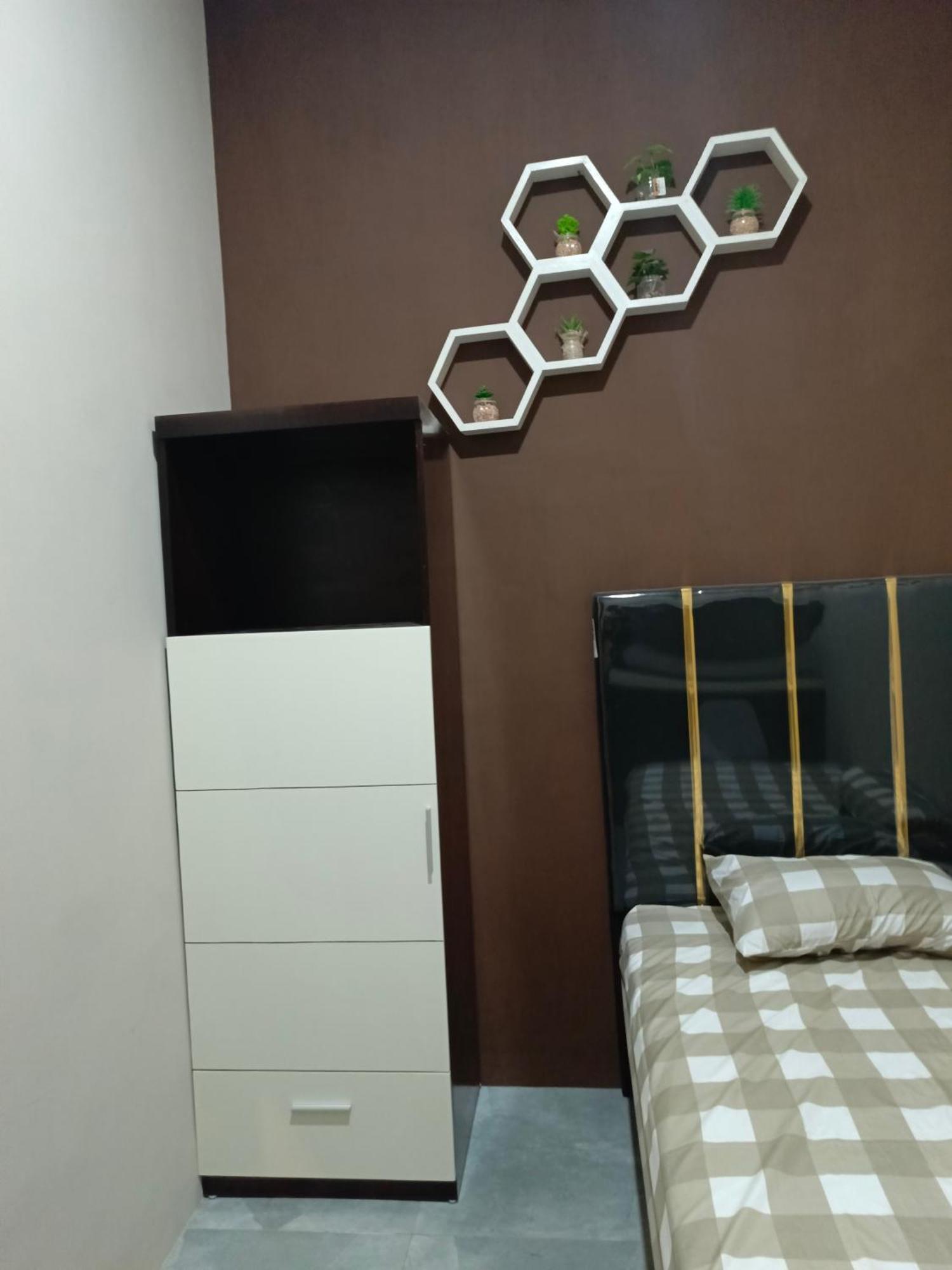 Homestay Kos Bu De 24 *